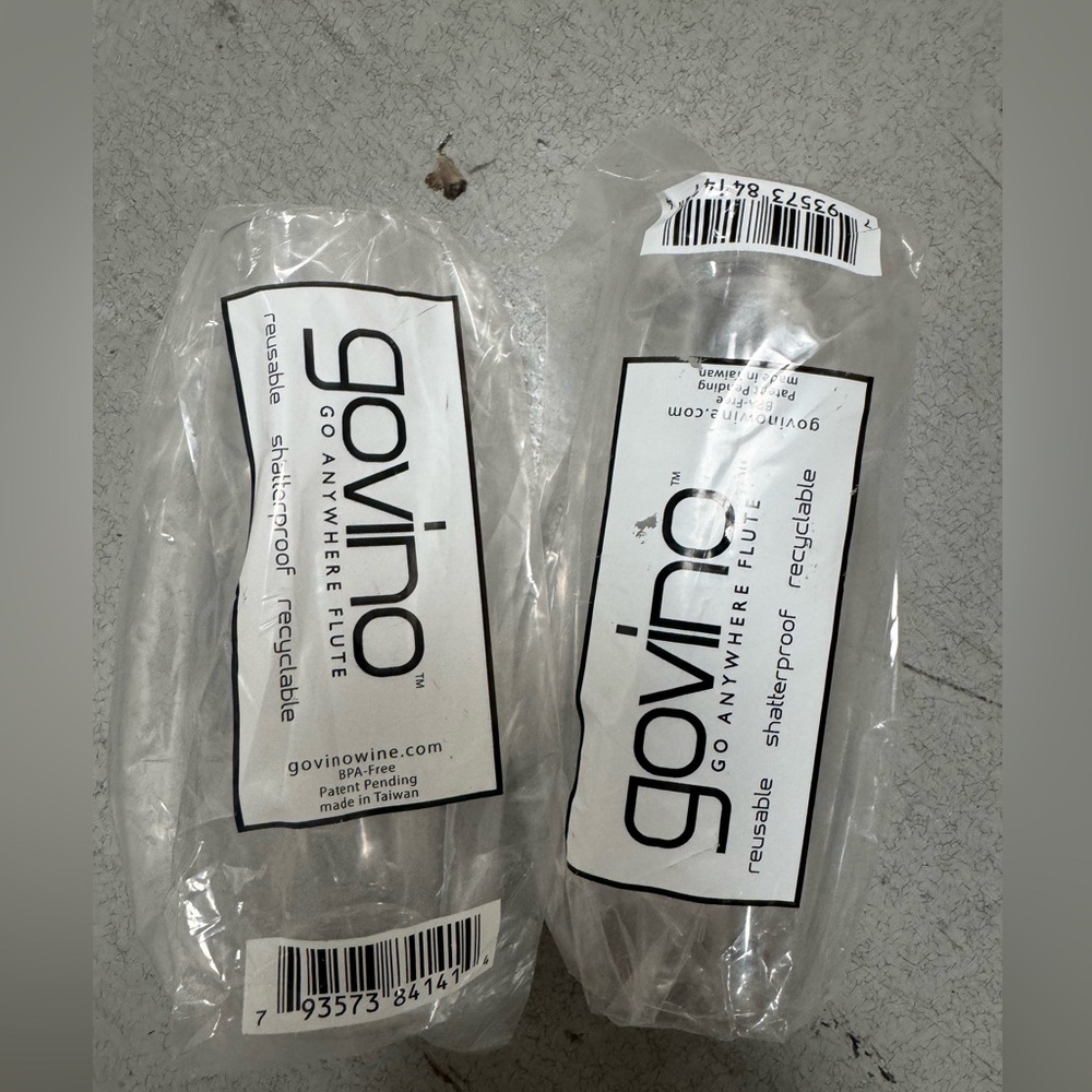 Two GoVino Acrylic Champagne Flutes